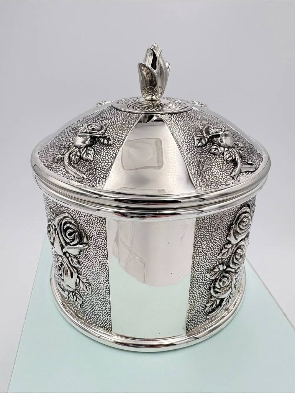 Vintage Elegant Silver Plated Rose Embossed Decorative Trinket/Jewely Box w/Lid